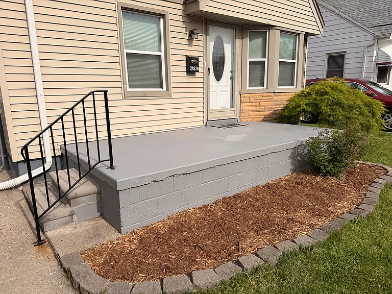 21826 Cushing Ave — Photo 2