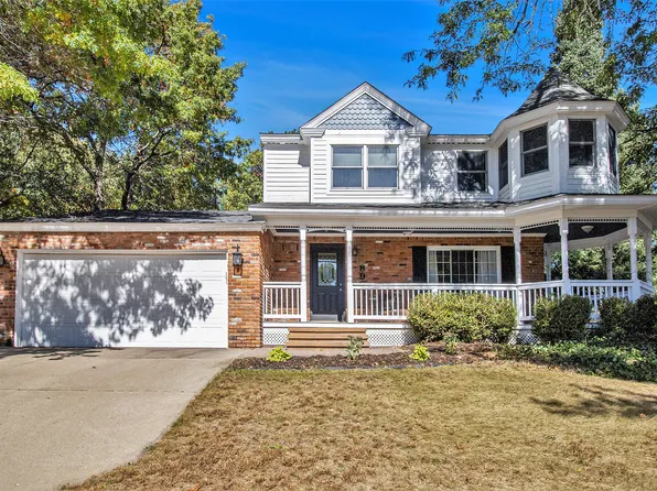 8906 Glasgow Dr, White Lake, MI 48386