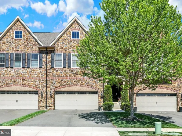 49 David Dr, Newtown, PA 18940