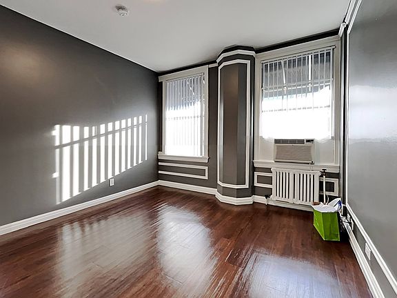 2nd image of 2619 Wilshire Blvd #402