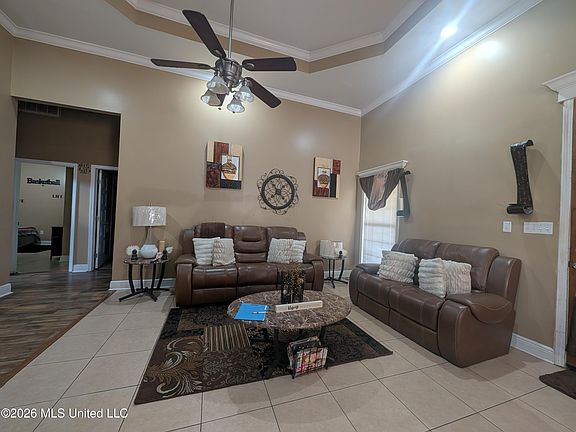 4th image of 216 Dogwood St