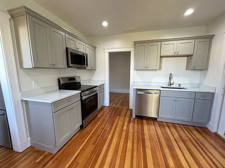 472 Pleasant St #2 — Photo 7