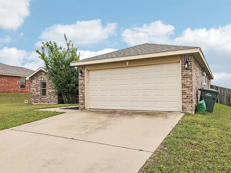 1309 Marlee Cir — Photo 5