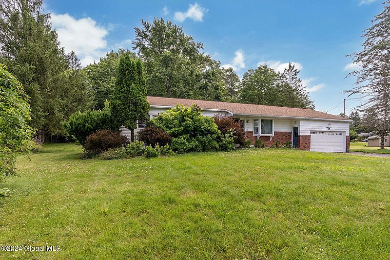 3rd image of 110 Country Ridge Court