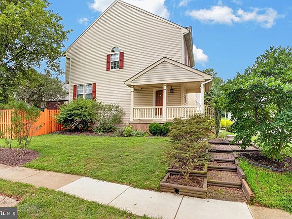 3rd image of 2 Winter Garden Ct