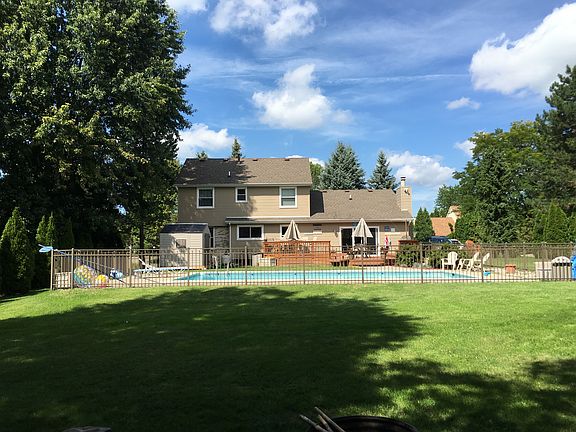 3rd image of 1411 Falcon Dr