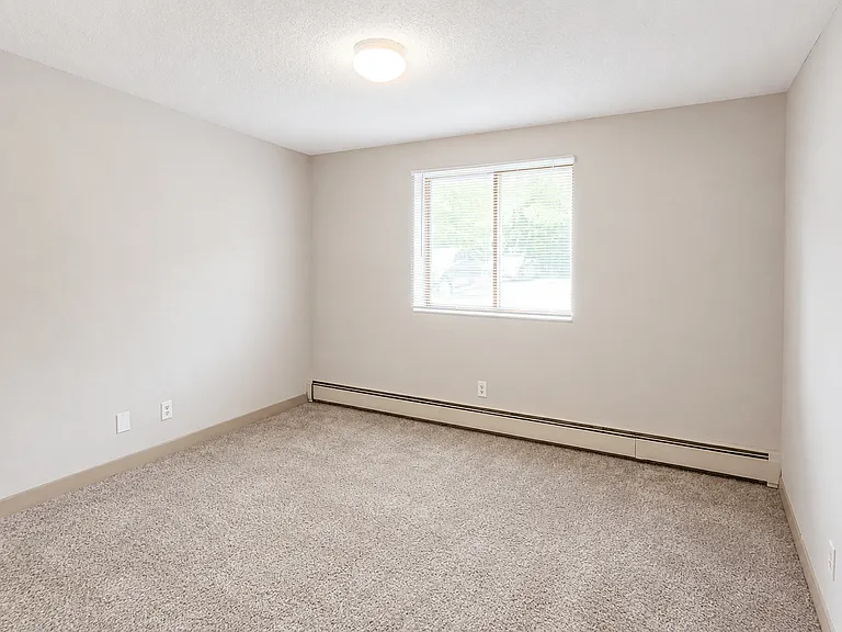 Richfield Square Apartments — Photo 34