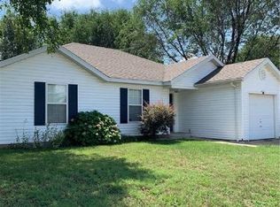 671 Clover Ln, Springdale, AR 72764