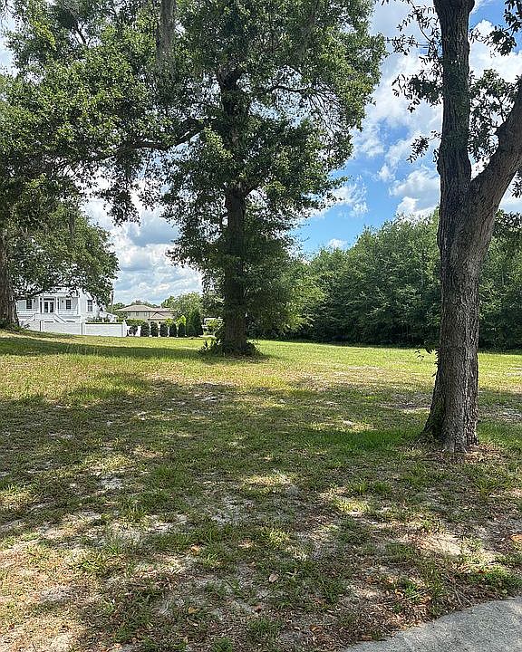 1st image of 1220 Great Oaks Dr