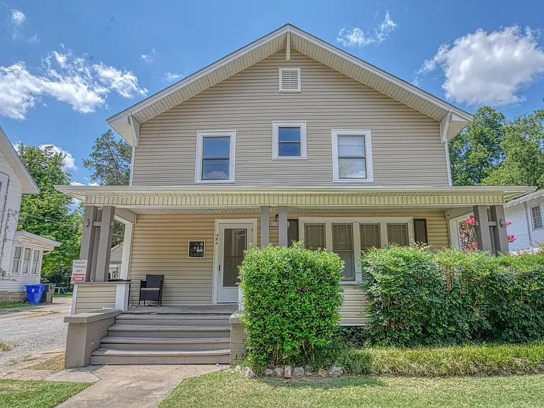 464 College Ave — Photo 1