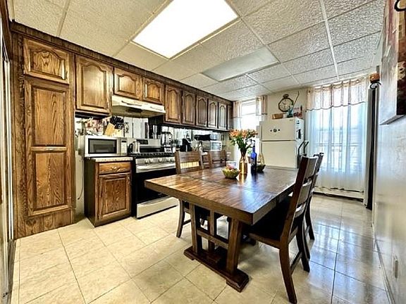 5th image of 599 Carroll St #3