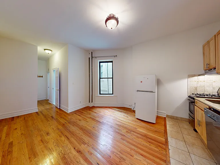 1443 York Ave #4W — Photo 1