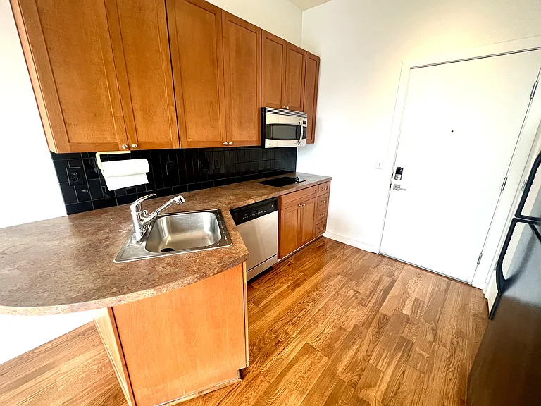 525 E 6th St #308 — Photo 7
