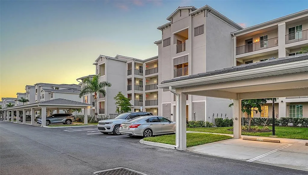 3 bed, 2.0 bath, 1301 sqft, $2,200 — Photo 1