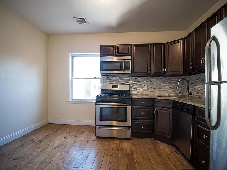 102 Webster Ave #2 — Photo 4