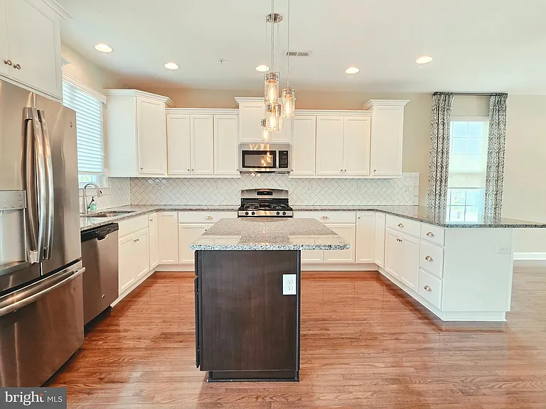 301 W Hamlin Ave — Photo 3