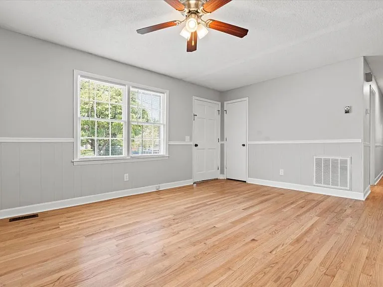 423 Sheffield Dr — Photo 17