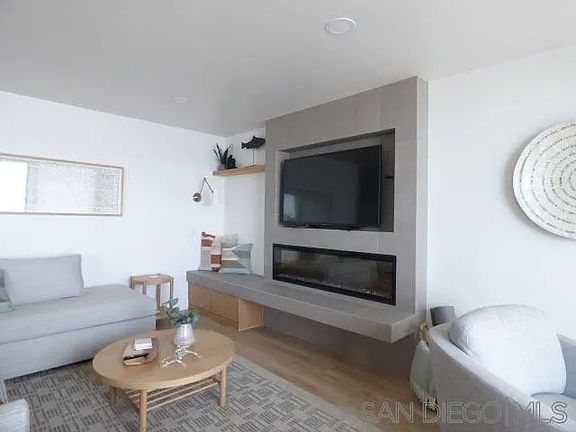 4th image of 909 Coast Blvd Unit 17