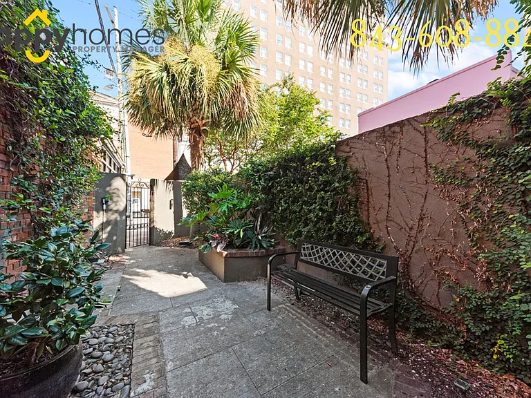 377 King St #201 — Photo 28