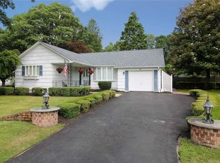 41 Morris Ave, Patchogue, NY 11772