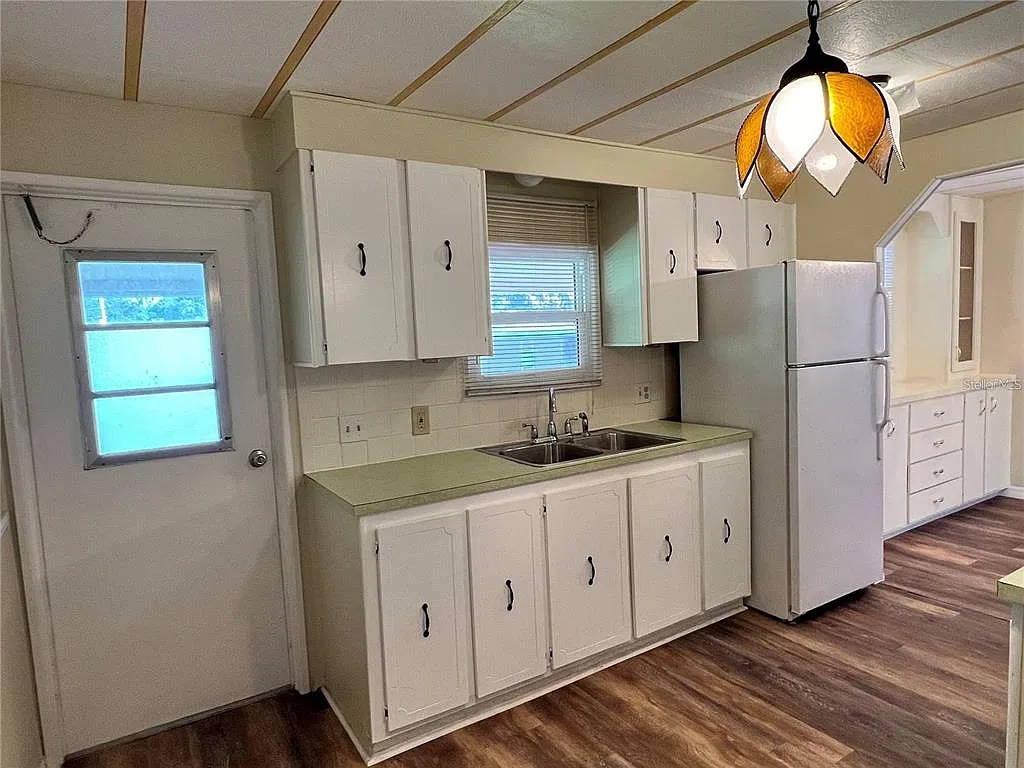 2 bed, 2.0 bath, 864 sqft, $1,400 — Photo 2