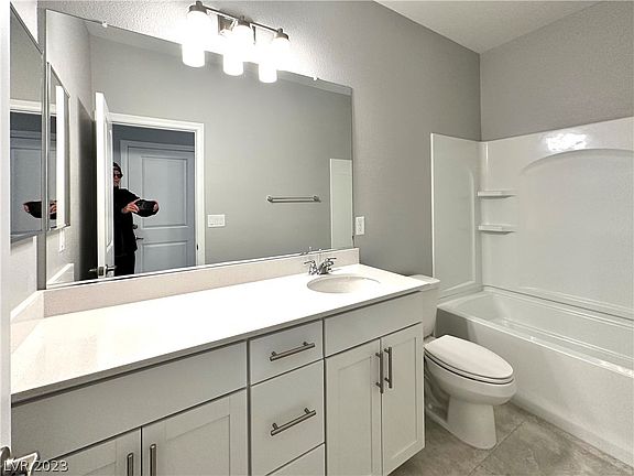 4th image of 7490 Lush Oasis Ave
