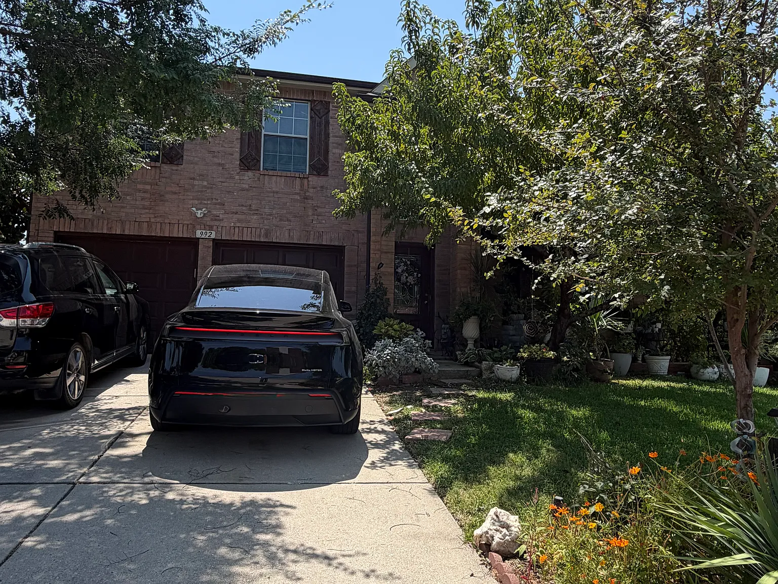 3 bed, 2.5 bath, 2072 sqft, $2,485 — Photo 2