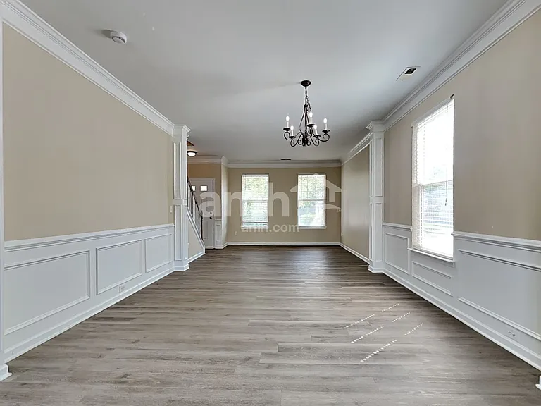 533 Wrayhill Dr — Photo 4