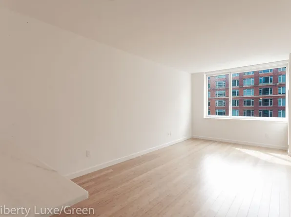 300 North End Avenue image 3 of 6