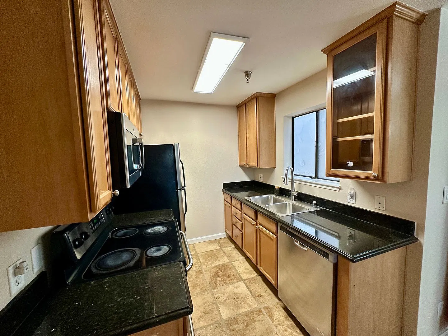 2 bed, 930 sqft, $3,750 — Photo 4