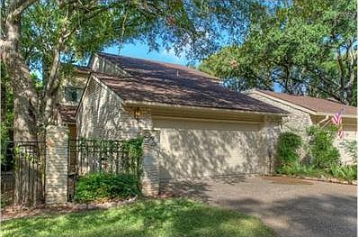 Great 3 bedroom, 2.5 bath town home in Northwest Hills area