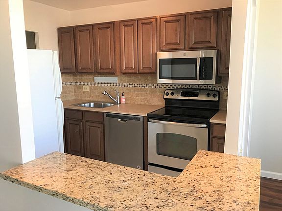 4th image of 1455 N Sandburg Ter APT 1706