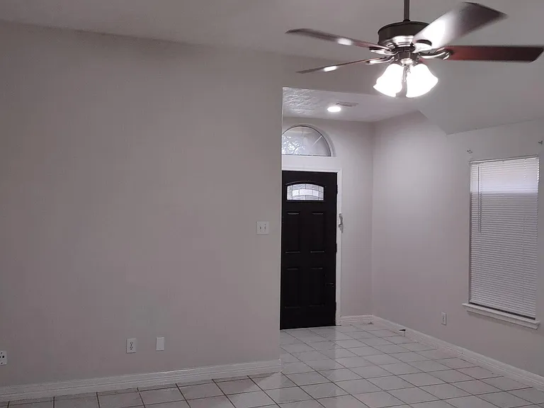 17911 Greenbriar Park — Photo 3