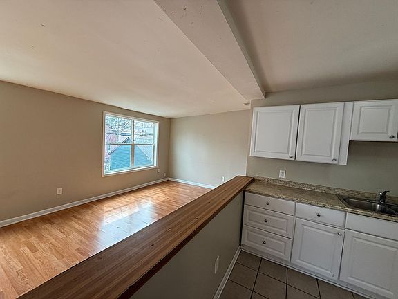 4th image of 555-565 N Kent St #201