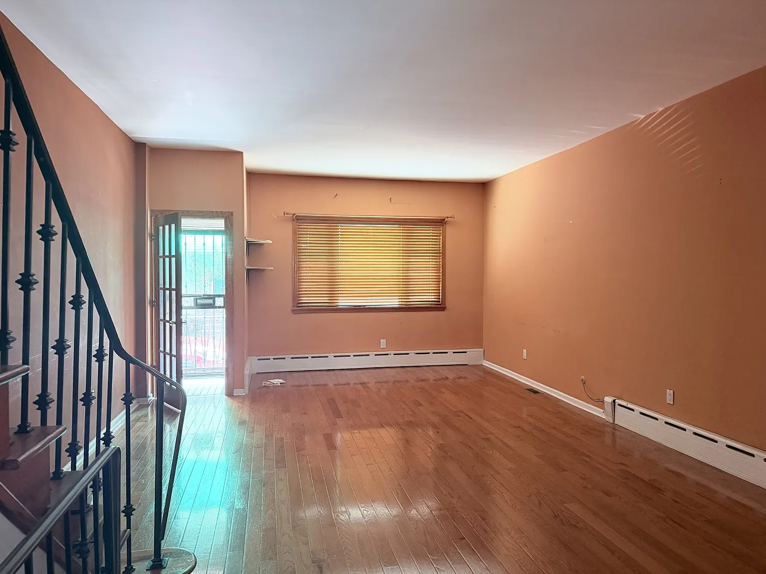 3 bed, 1.5 bath, 1500 sqft, $1,800 — Photo 2