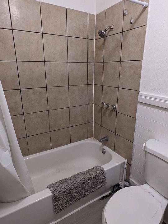 1st image of 3218 Townsend Dr