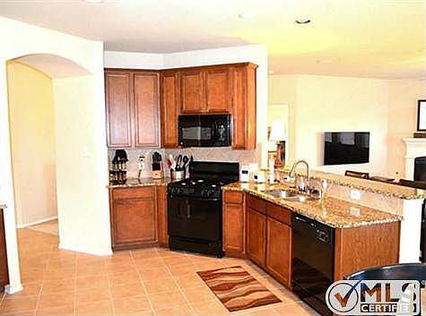 3rd image of 901 Golden Bear Ln