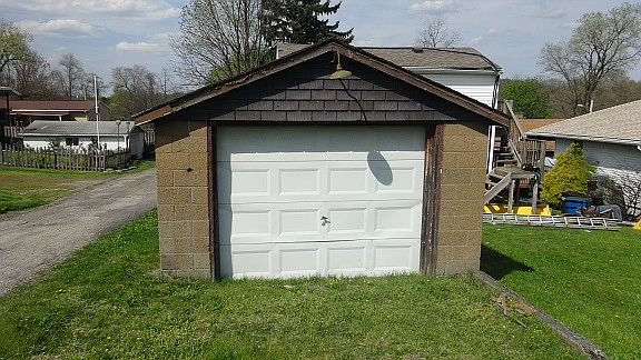 4th image of 422 Plum Ave