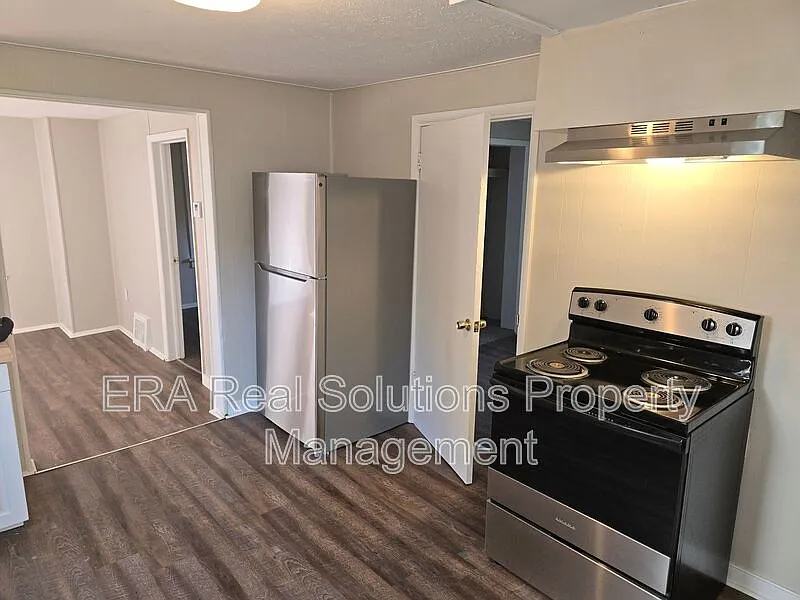 2 bed, 1.0 bath, $1,050 — Photo 4