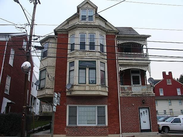 1st image of 115 Main St APT 1