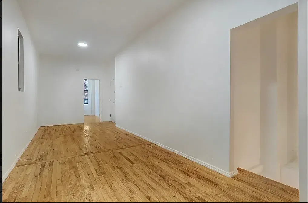 594 Driggs Ave — Photo 1
