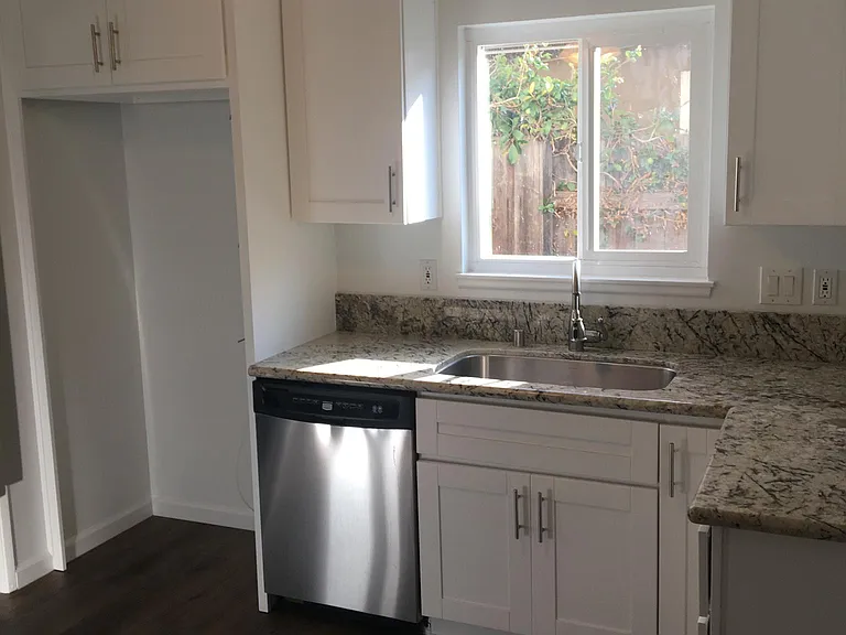 345 S Harwood St — Photo 5