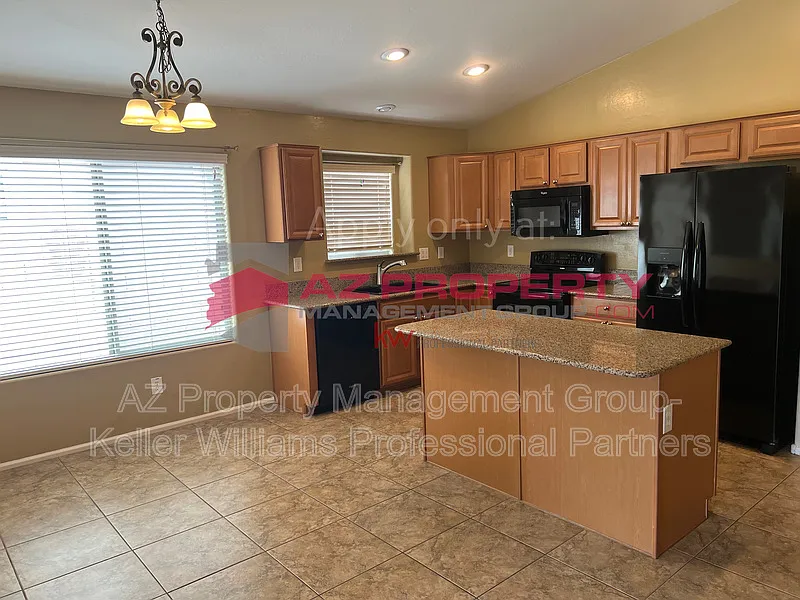 4 bed, 2.0 bath, 2261 sqft, $2,250 — Photo 4