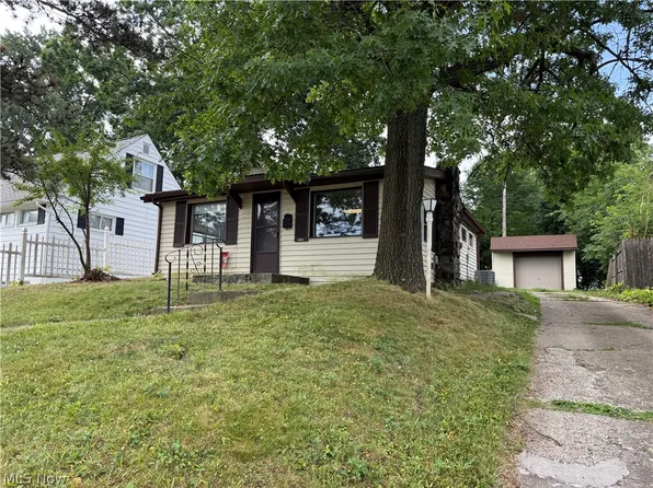 1818 Schiller Ave, Cuyahoga Falls, OH 44223