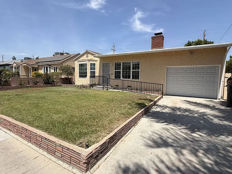 1104 N Frederic St — Photo 3