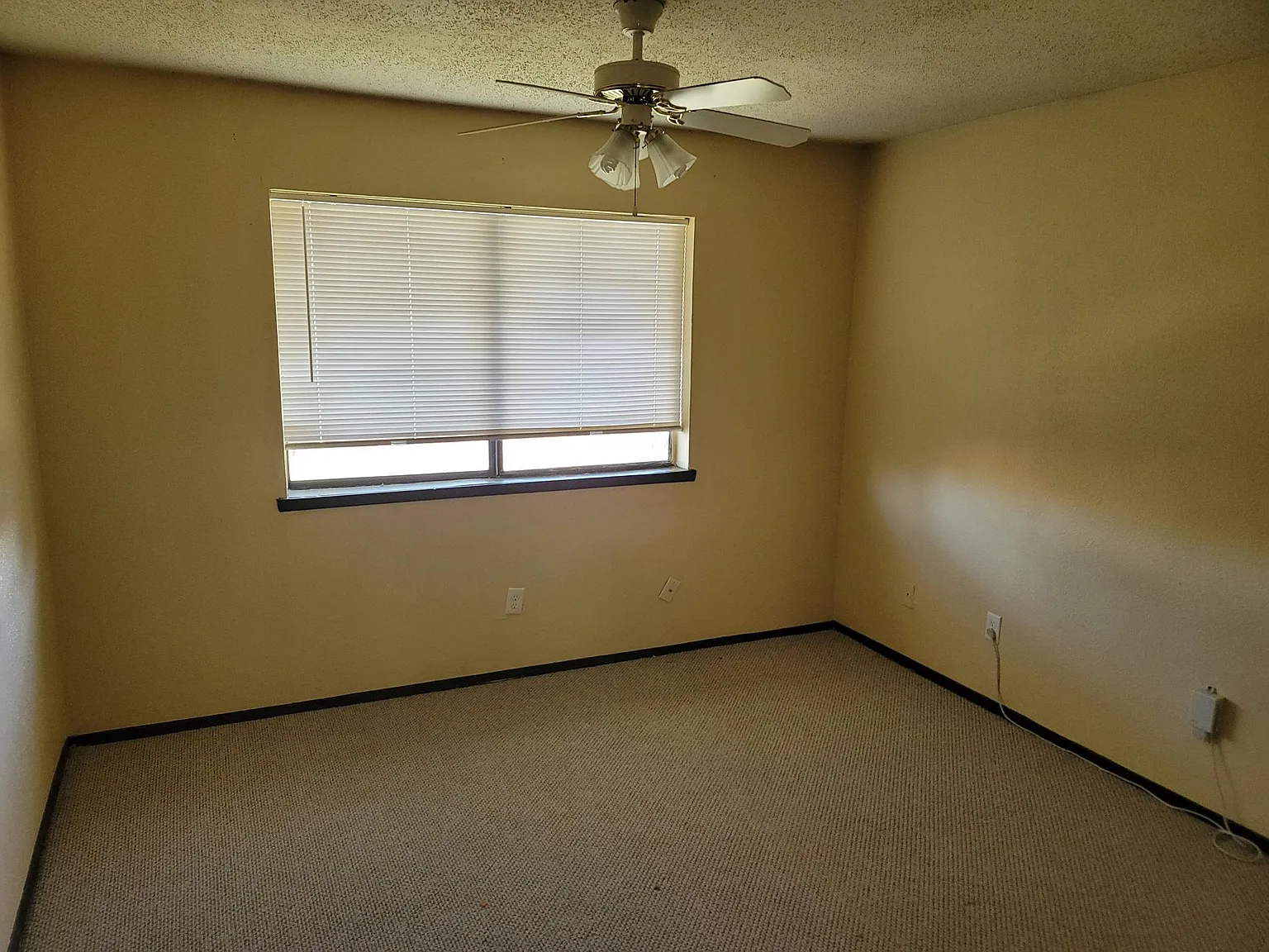 4 bed, 2000 sqft, $2,400 — Photo 3