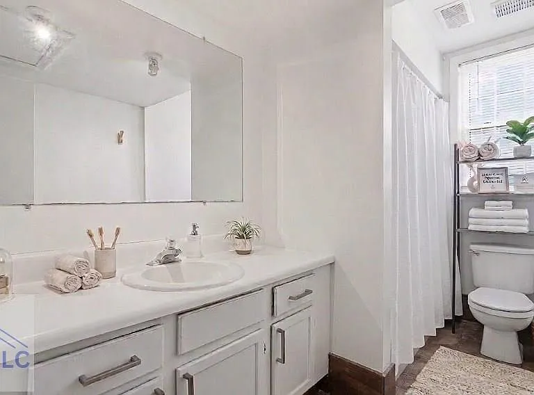 219 Abercorn St #F2 — Photo 8