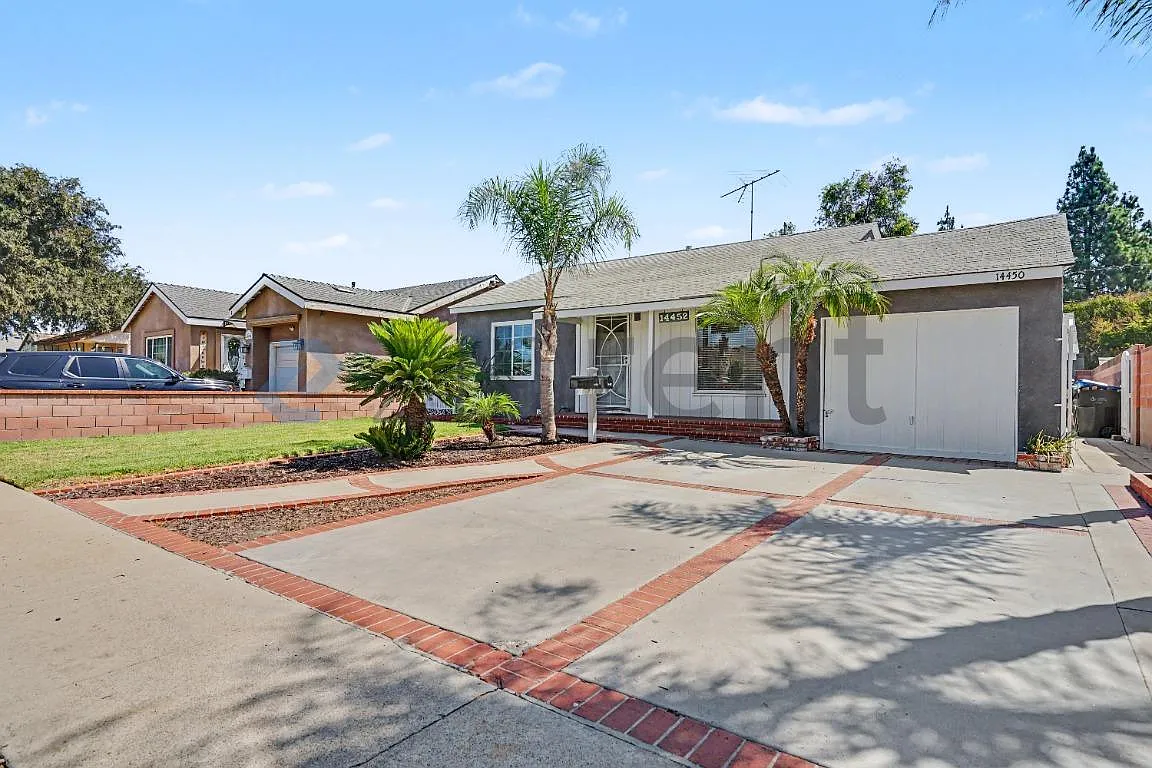3 bed, 900 sqft, $3,200 — Photo 3