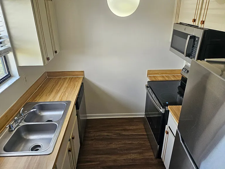 1343 Jefferson Ave #C — Photo 9