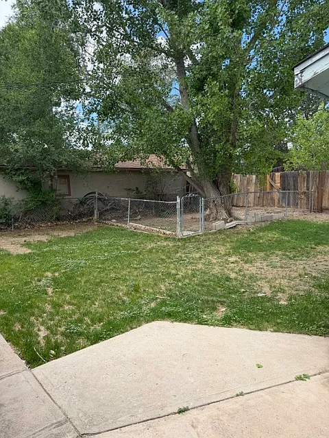Building Photo - 2631 Forsythia St